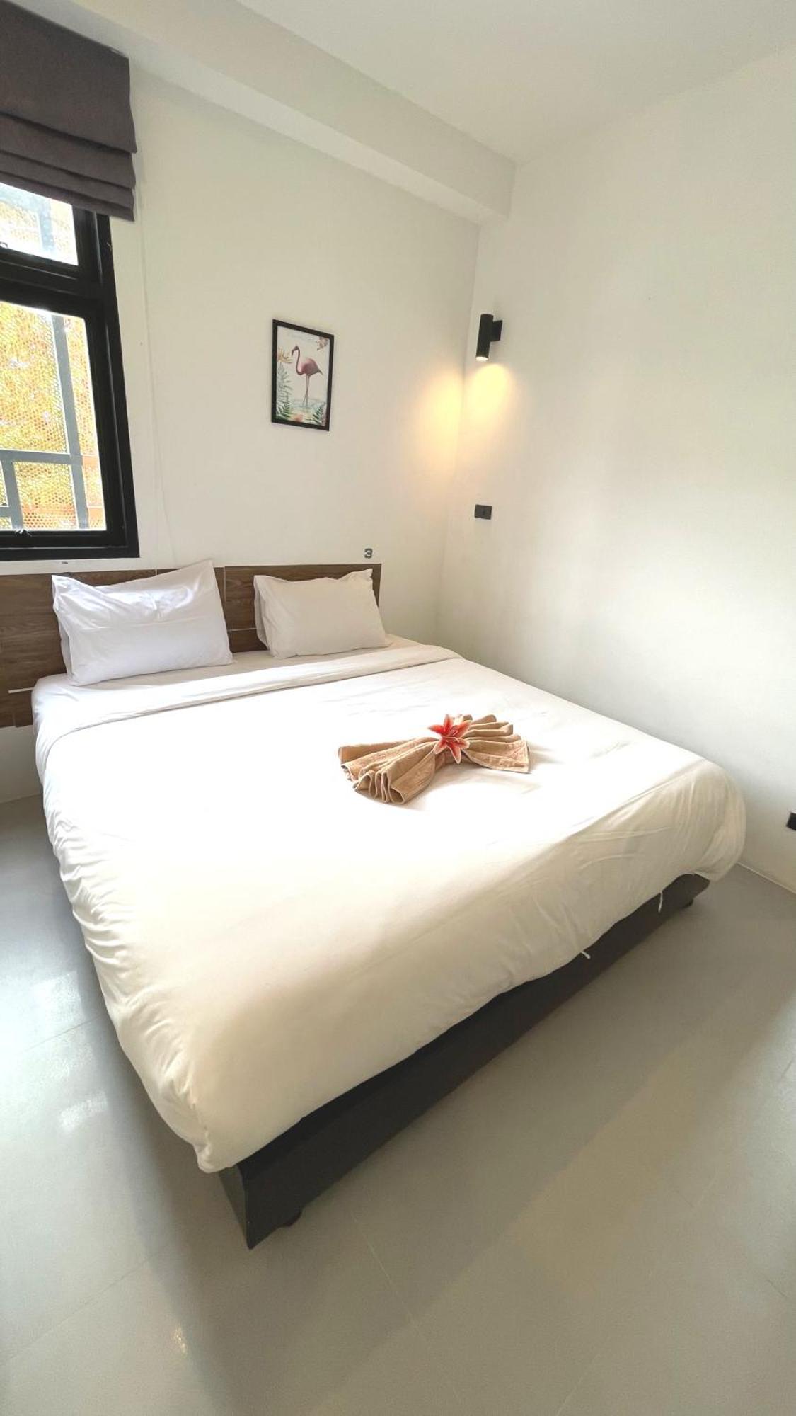 Rockstar Beach Apartments Bang Rak Beach  Exterior foto
