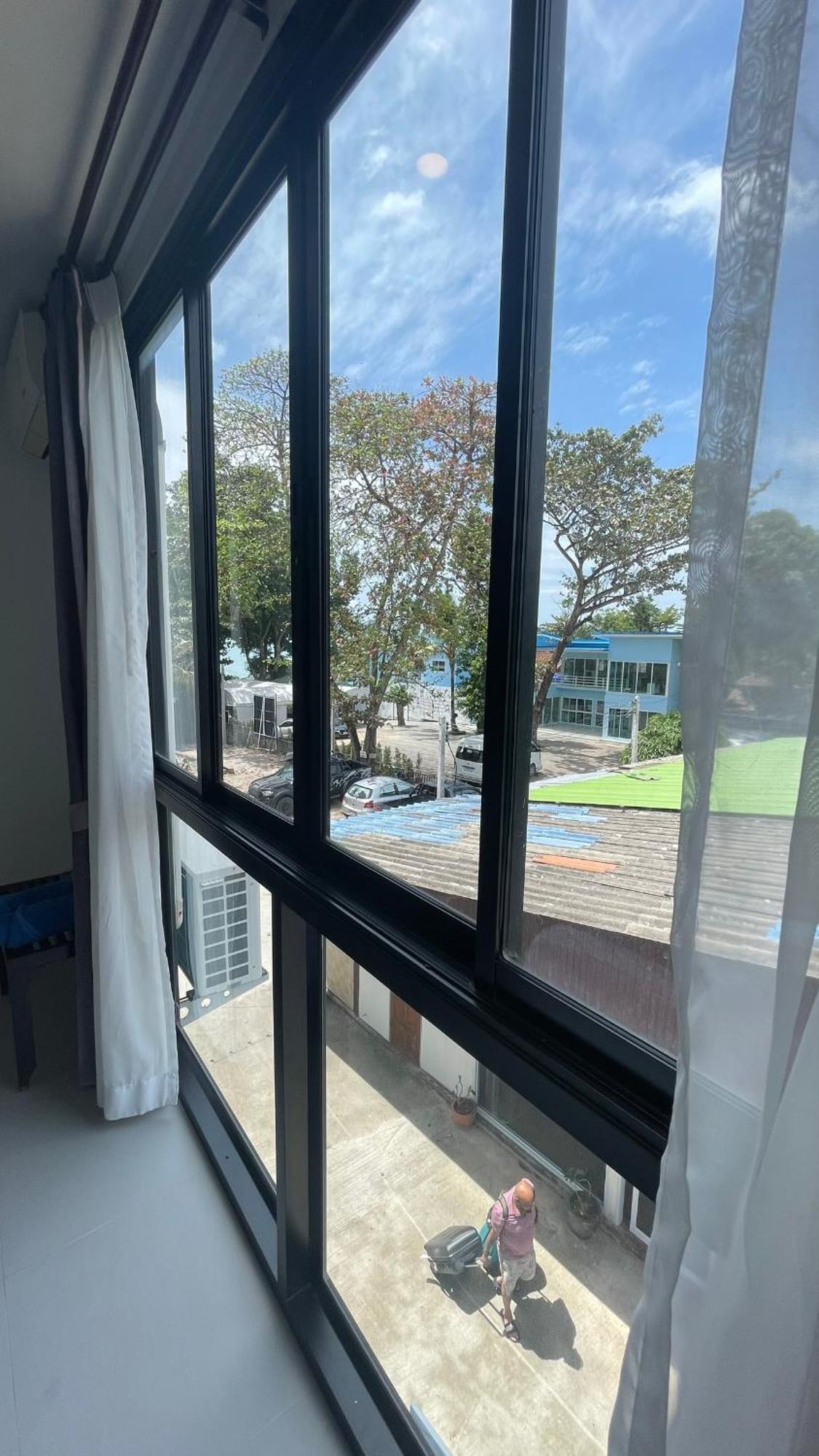 Rockstar Beach Apartments Bang Rak Beach  Exterior foto