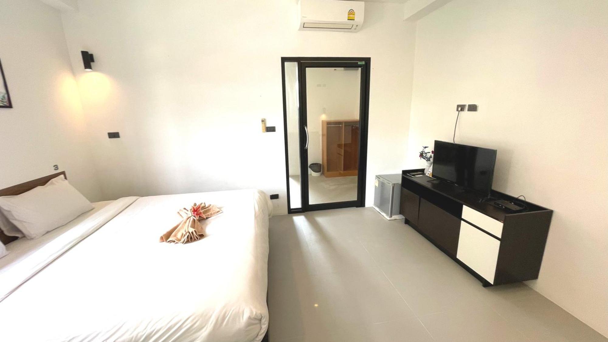 Rockstar Beach Apartments Bang Rak Beach  Exterior foto