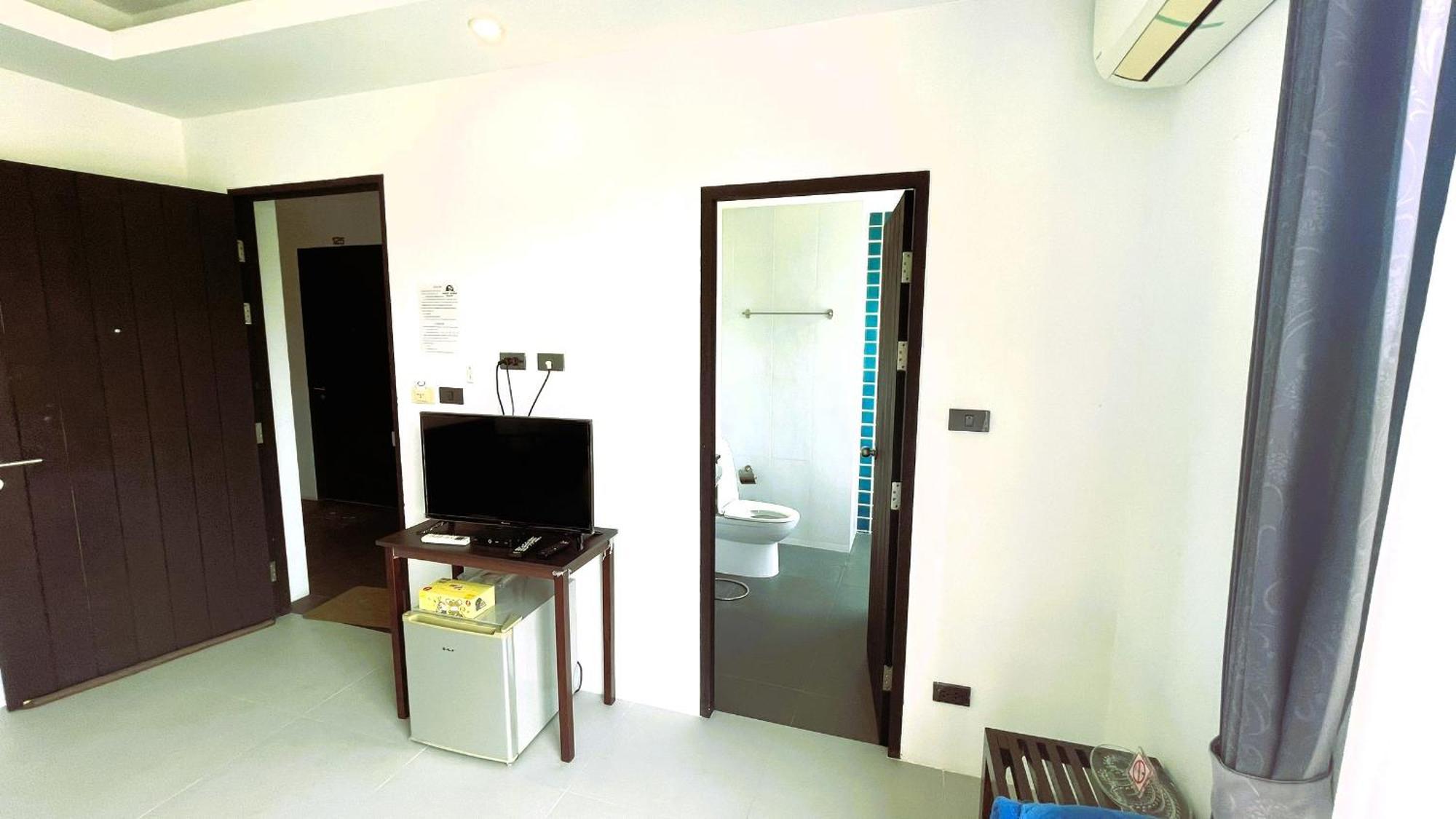 Rockstar Beach Apartments Bang Rak Beach  Exterior foto