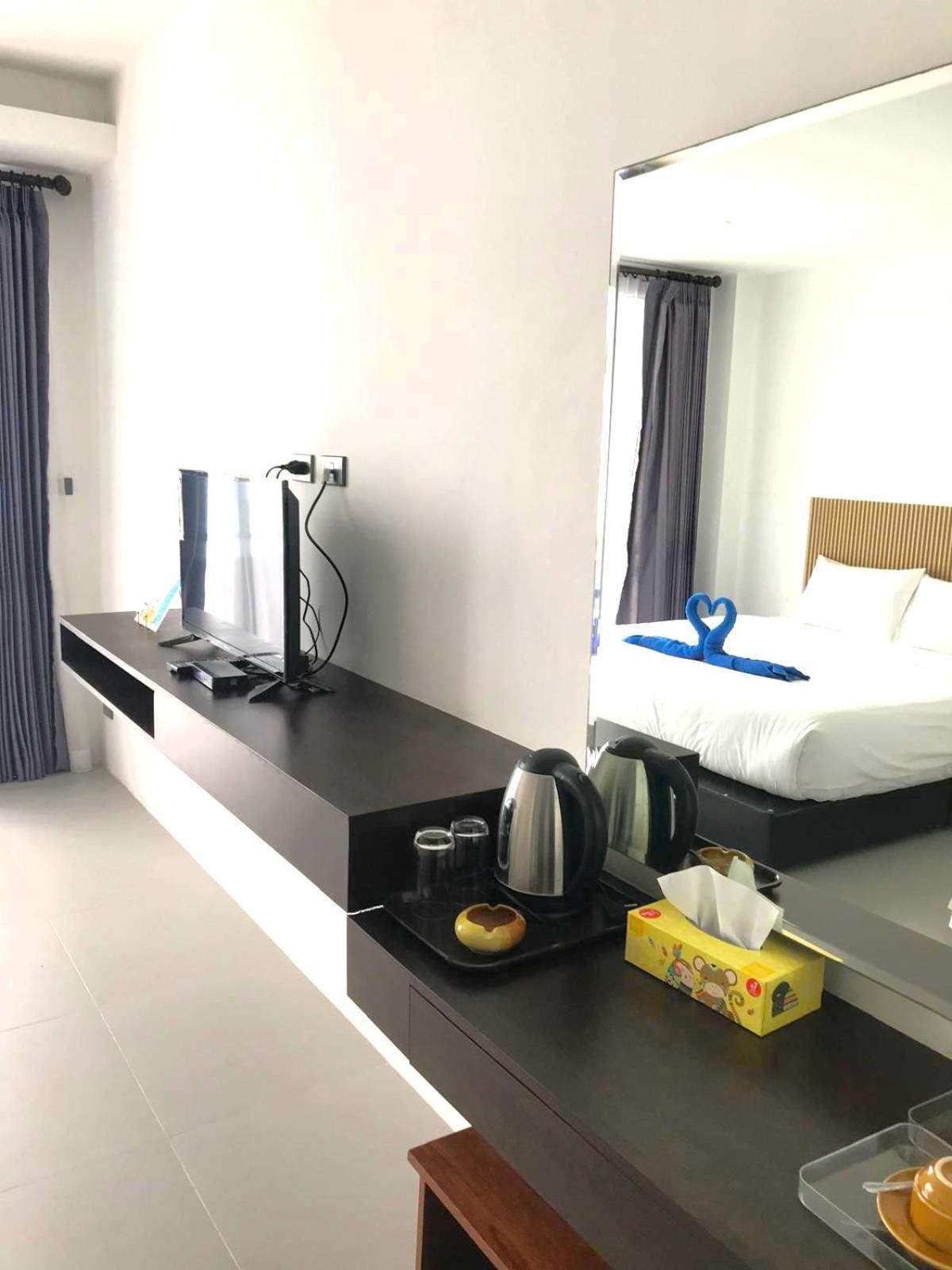 Rockstar Beach Apartments Bang Rak Beach  Exterior foto