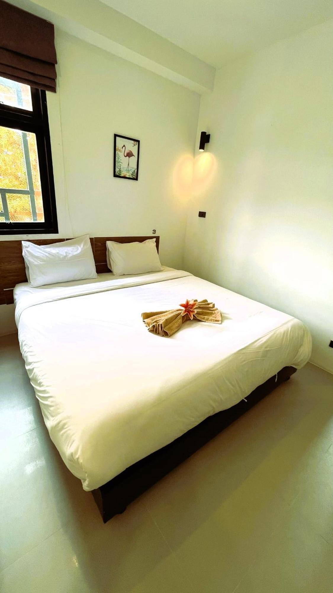 Rockstar Beach Apartments Bang Rak Beach  Exterior foto